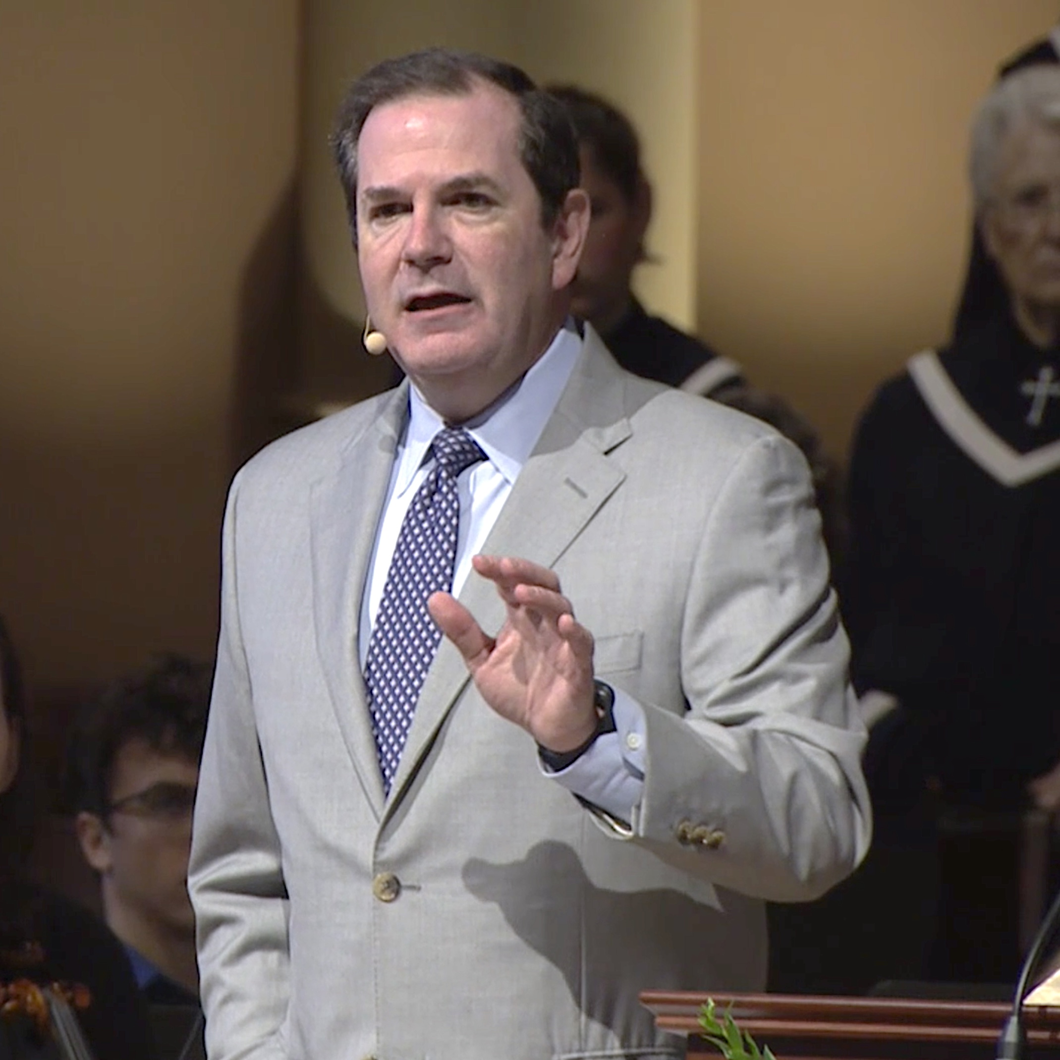 Steve Wells addressing the congregation during his sermon