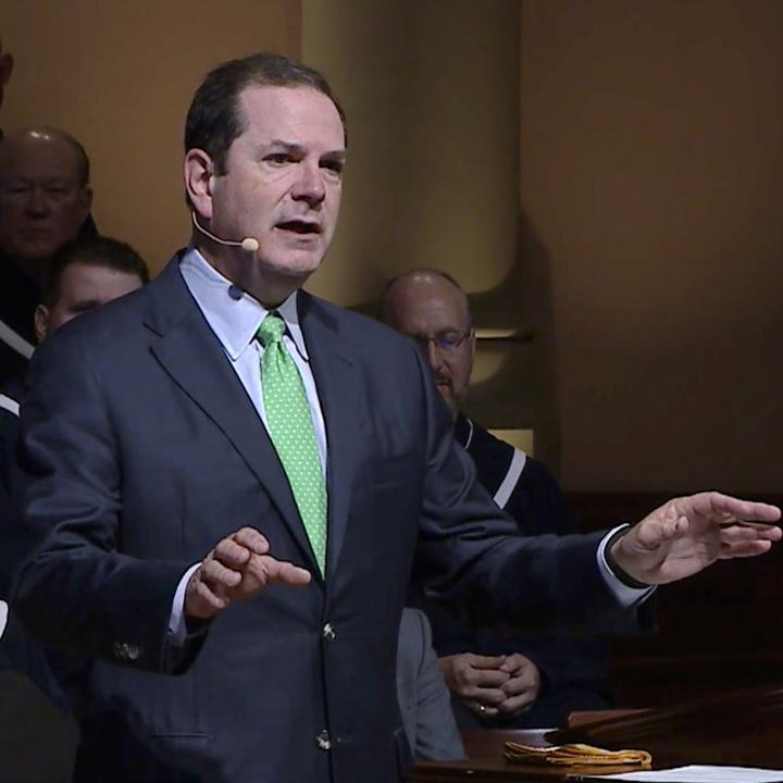 Steve Wells addressing the congregation during his sermon