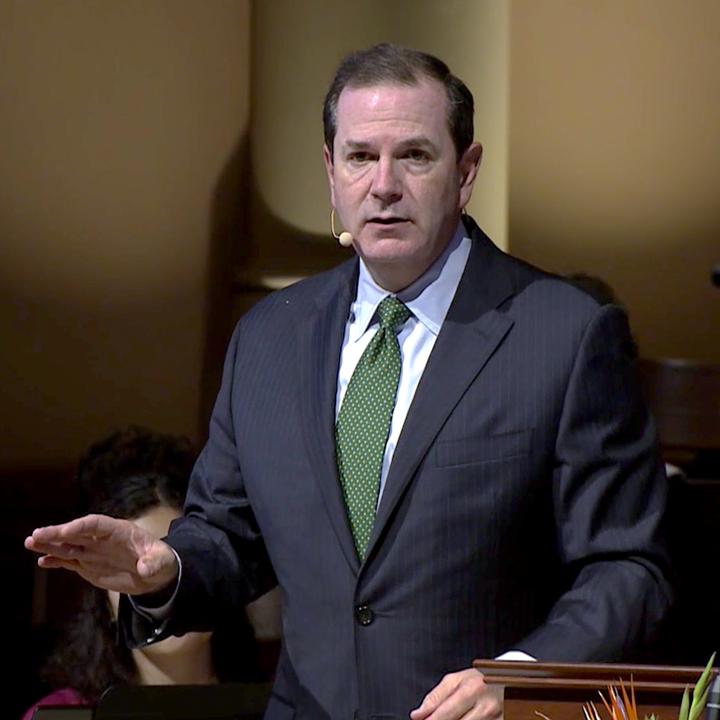 Steve Wells addressing the congregation during his sermon