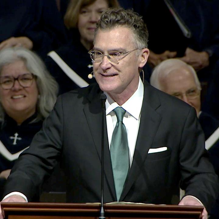 Greg Funderburk speaking to the congregation during his sermon
