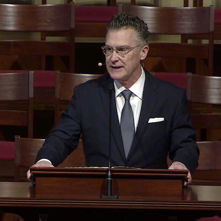 Greg Funderburk speaking to the congregation during his sermon
