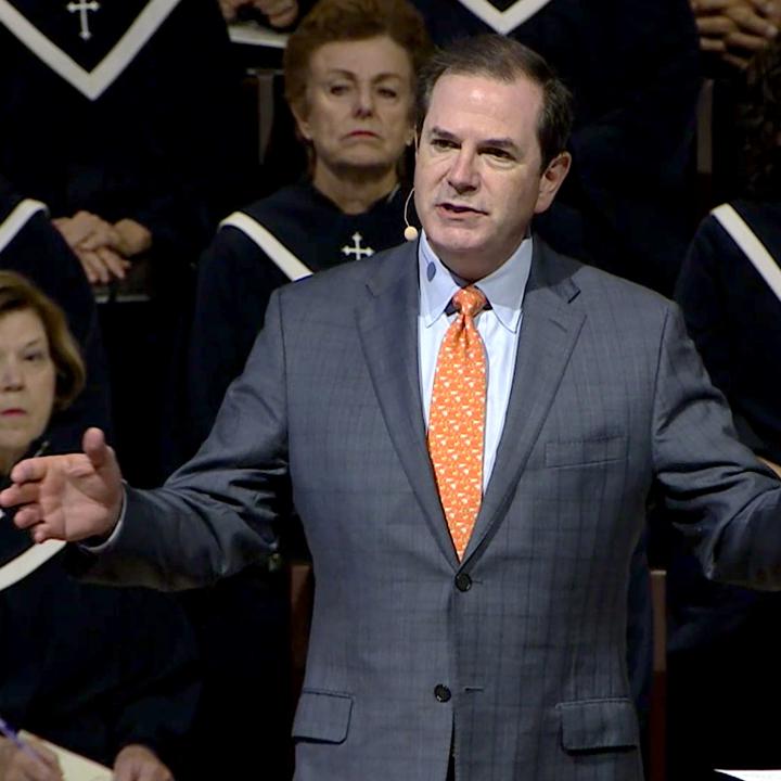 Steve Wells addressing the congregation during his sermon